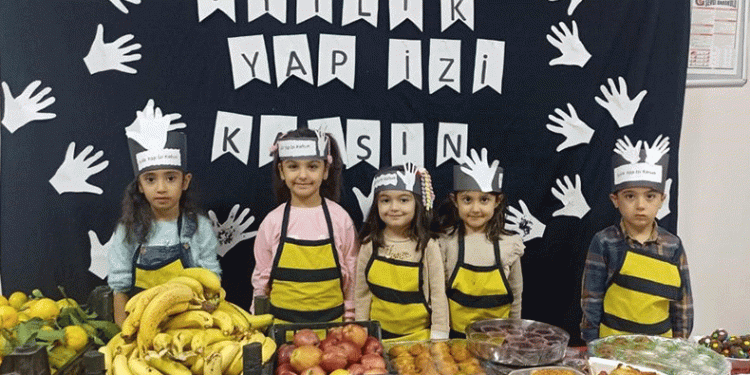 Minik öğrenciler Filistin için hayırda yarıştı