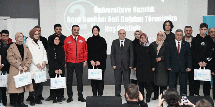 Üniversiteli gençlere eğitim desteği