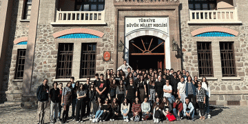 Lise öğrencileri Üniversite gezisine katıldı