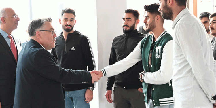 Rektör Özölçer, Filistinli öğrencilerle bir araya geldi