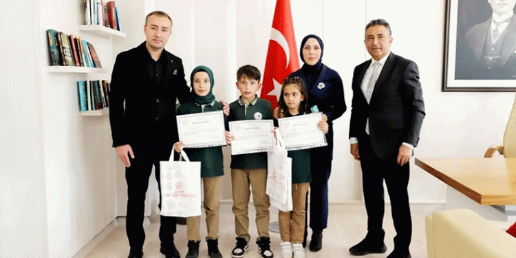 Minik Eller Tasarlıyor Projesi