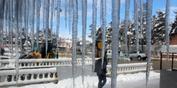 Bayburt’ta dondurucu soğuklar etkili oluyor