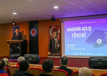 Çelik, üniversitenin akademik açılışına katıldı