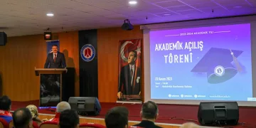 Çelik, üniversitenin akademik açılışına katıldı