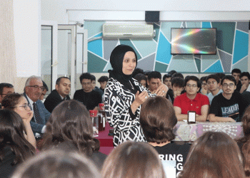 Dereceye giren öğrencileri kabul etti