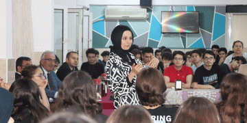 Dereceye giren öğrencileri kabul etti