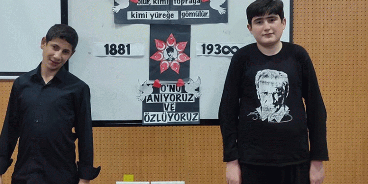 Özel öğrencilerin 10 Kasım gösterisi