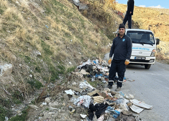 Belediye personeli 350 kilo çöp topladı