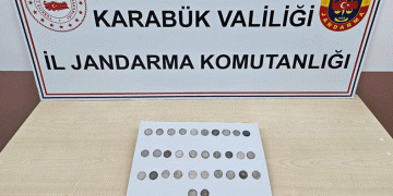 Üzerlerinde sikkeler ile yakalandılar