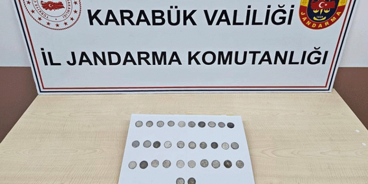 Üzerlerinde sikkeler ile yakalandılar