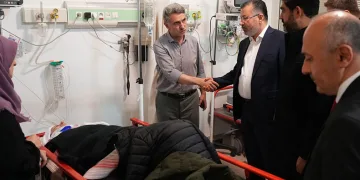 Kırışık, kazada yaralanan öğrenciler hakkında bilgi aldı