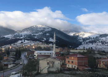 Dürtmen Dağı’na mevsimin ilk karı düştü