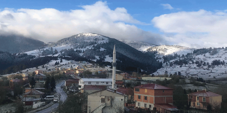 Dürtmen Dağı’na mevsimin ilk karı düştü