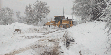Kastamonu’da karın kapattığı yollar açıldı