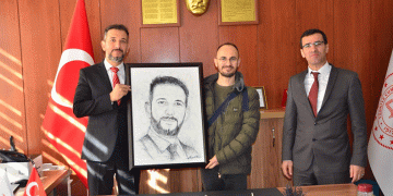 Uğurelli’yi duygulandıran hediye