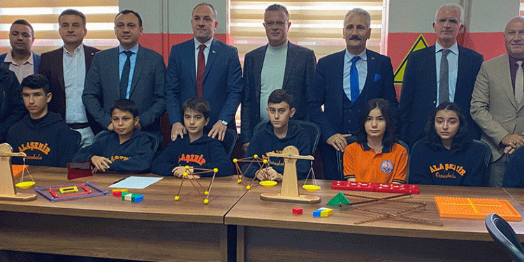 Alaşehir’de Matematik Atölyesi açıldı