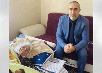 99 yaşındaki kadının nüfus işlemleri evinde yapıldı