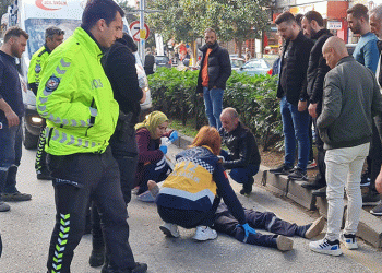 Midibüsle çarpışan motosikletin sürücüsü yaralandı
