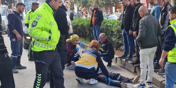 Midibüsle çarpışan motosikletin sürücüsü yaralandı