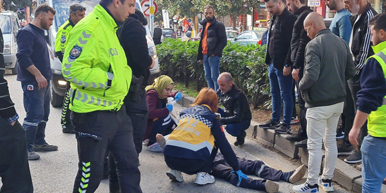 Midibüsle çarpışan motosikletin sürücüsü yaralandı