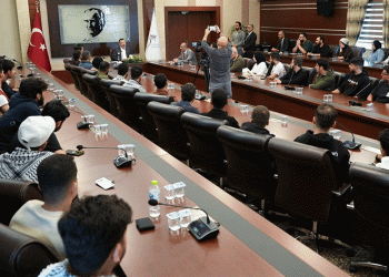 Kırışık, üniversitedeki Filistinlilerle buluştu