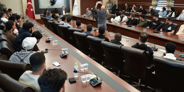 Kırışık, üniversitedeki Filistinlilerle buluştu