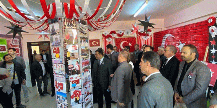 Bu sergi Cumhuriyeti anlatıyor