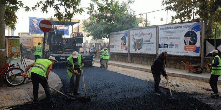 Akdeniz’de yollar yenileniyor