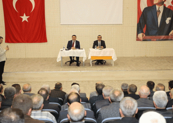 Domaniç’te muhtarların taleplerini dinledi