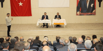 Domaniç’te muhtarların taleplerini dinledi