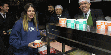 Sınavlara hazırlanan öğrencilere sıcak çorba