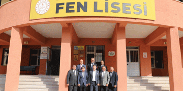 Vali Eldivan, Fen Lisesini ziyaret etti