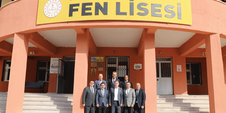 Vali Eldivan, Fen Lisesini ziyaret etti