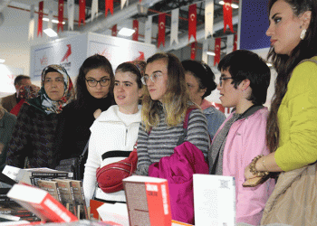 Özel bireyler kitap fuarını gezdi