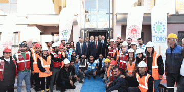 Yılmaz, deprem konutlarını inceledi