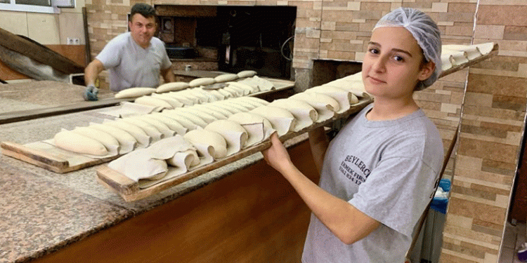 14 yaşındaki fırın ustası Hilal