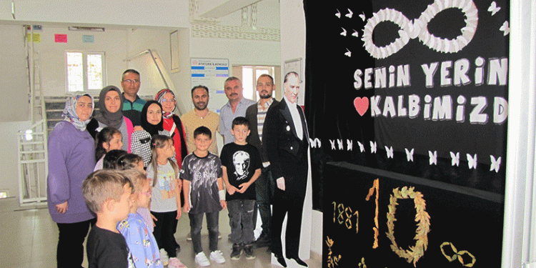 Minikler Atatürk’ü andı