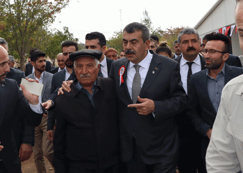 Yusuf Tekin, şehit ailesiyle buluştu