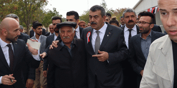 Yusuf Tekin, şehit ailesiyle buluştu