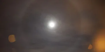 Gökyüzünde oluşan ay halesi dikkat çekti