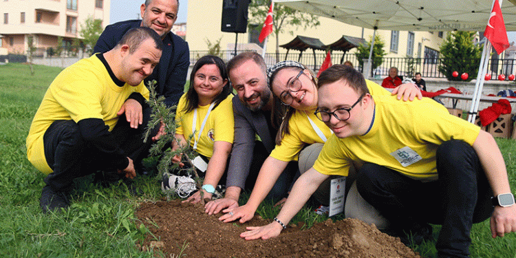 Derince’de fidanlar toprakla buluştu
