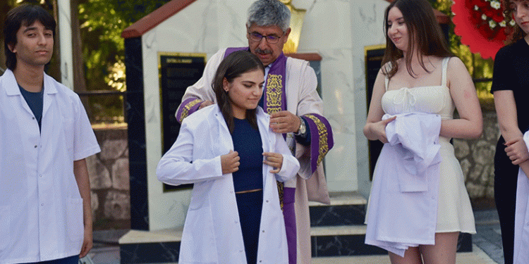Geleceğin veterinerleri önlüklerini giydi