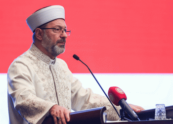 Erbaş’tan kadına yönelik şiddete karşı mesaj
