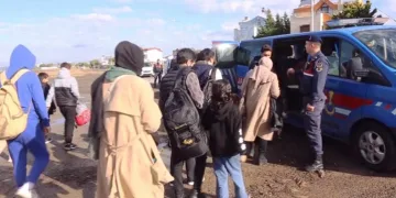 Ayvalık’ta 36 göçmen jandarmadan kaçamadı
