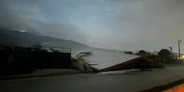Bursa’da cam fabrikasının çatısı yerle bir oldu