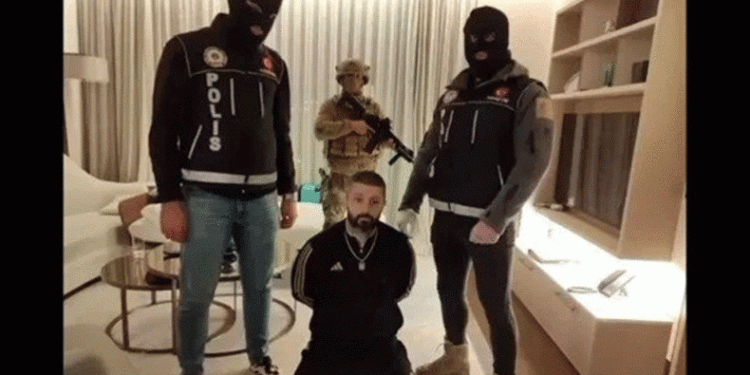 Kırmızı Bülten ile aranan kartel lideri yakalandı