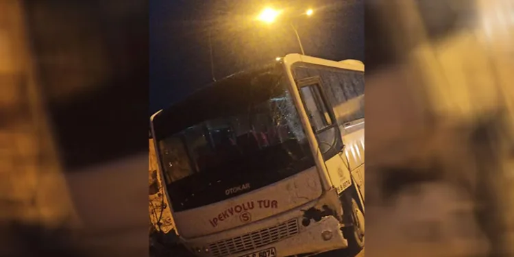 Bursa’da iki servis minibüsü çarpıştı: 7 yaralı