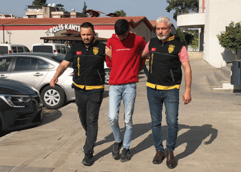 Teslim etmediği telefonları satıp otomobil aldı