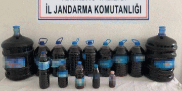 Evde 79 litre sahte şarap ele geçirildi
