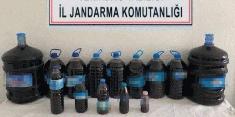 Evde 79 litre sahte şarap ele geçirildi
